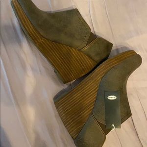 NWT Dr Scholls wedge heels